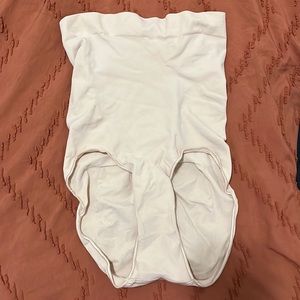 SKIMS ~ Sculpting Highwaist Brief